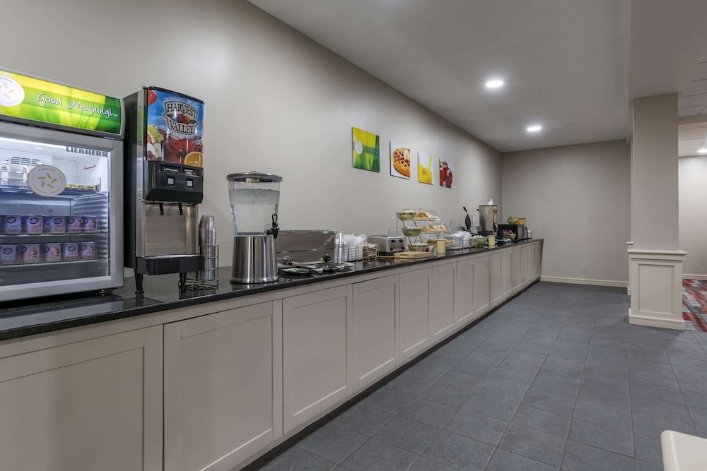 MainStay Suites Lexington I 75 - photo 32
