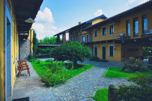 Robin's Nest - carbon neutral hotel in Paruzzaro