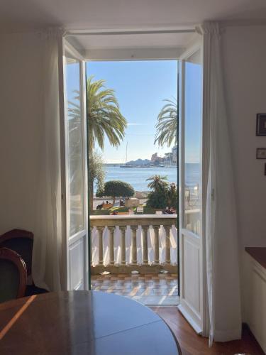 WELCOME RIVIERA Casa Luigina apartment 90 sqm sea view 2 bedroom 1 bathroom free wifi and depending on availability a private garage 800 meters away at 20 00 euro per night — 4-Star Luxury Hotel in Rapallo, Italy