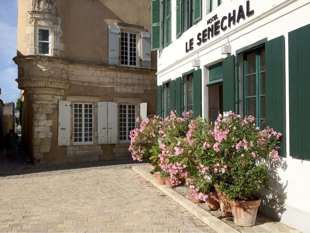Hôtel Le Sénéchal - carbon neutral hotel in Ars-En-Re
