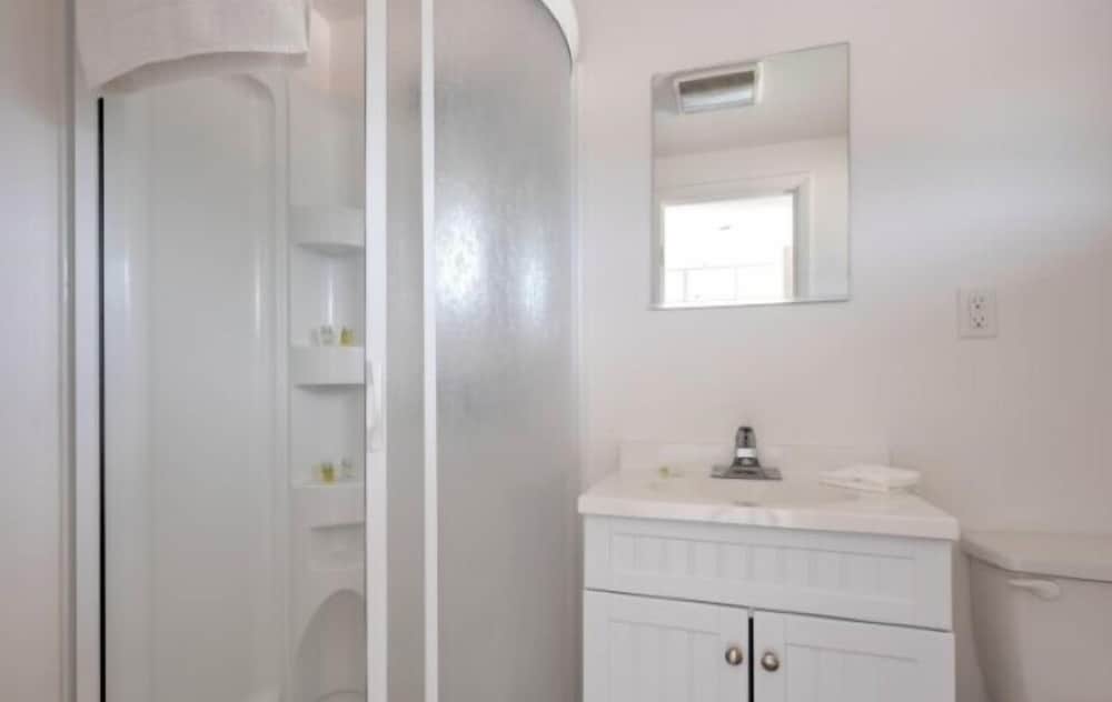 435 East Lake - photo 16