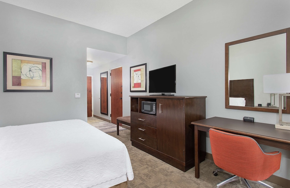 Hampton Inn Cullman - photo 18