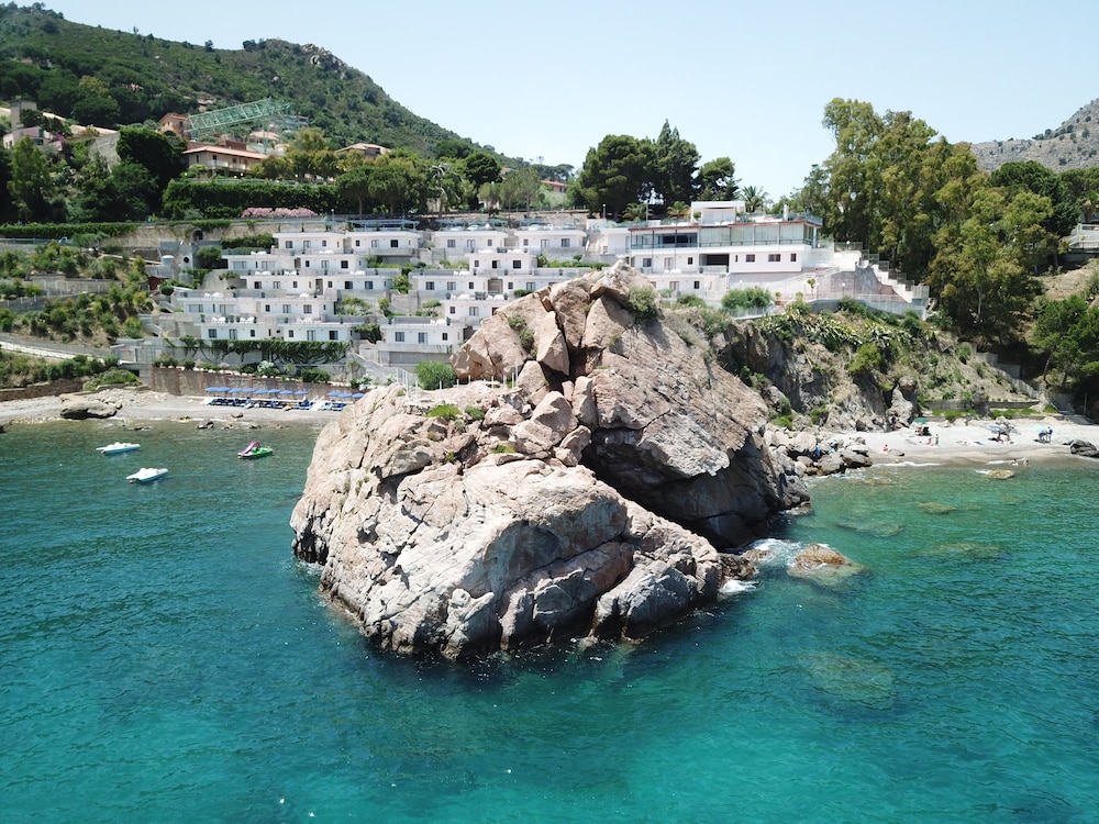 Blue Bay — Cefalu