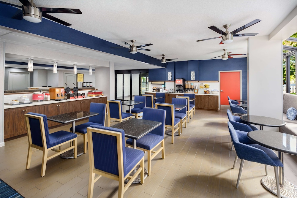 Hampton Inn Ft. Lauderdale Cypress Creek - photo 25