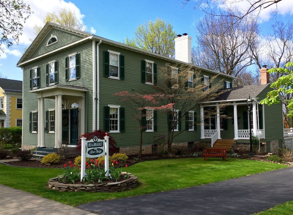B&B at Oliver Phelps — 4-Star Luxury Hotel in Canandaigua, United States