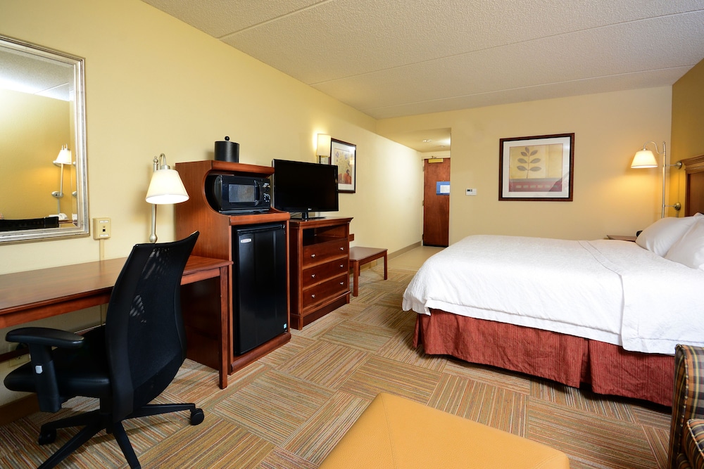 Hampton Inn Raleigh Capital Blvd. North - photo 6