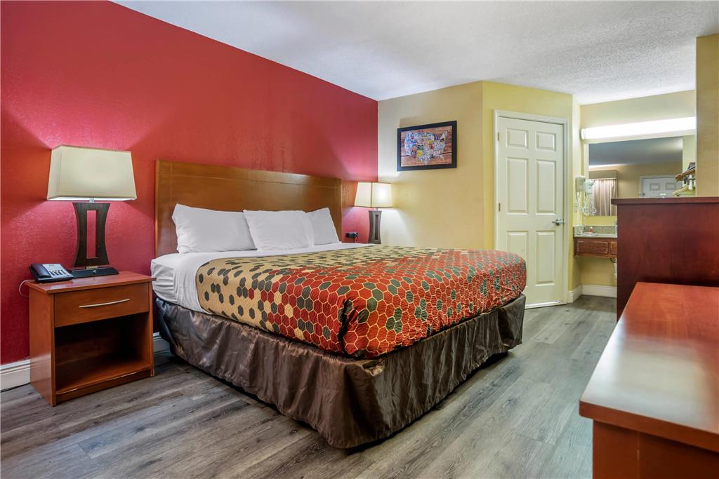 Econo Lodge Tupelo Barnes Crossing - photo 12