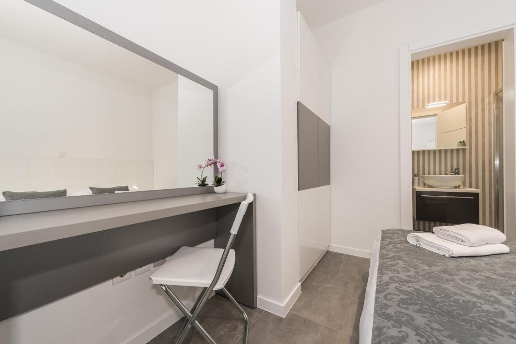 Villa Magnifica apartments with pool — 4-Star Luxury Hotel in Novalja, Croatia