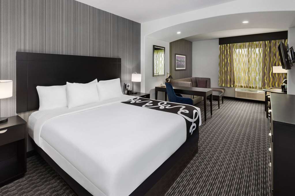 La Quinta Inn & Suites by Wyndham Austin Cedar Park - photo 26