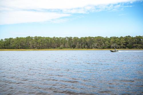 Waterway Haven by Oak Island Accommodations - photo 11