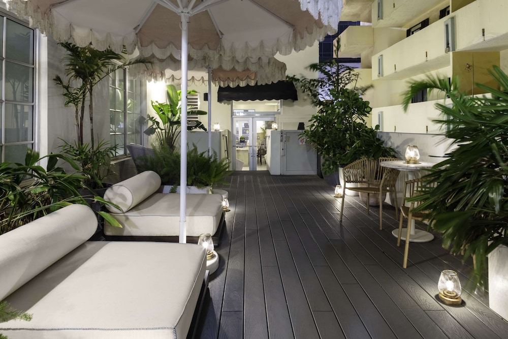 Hilton Garden Inn Miami South Beach - photo 40