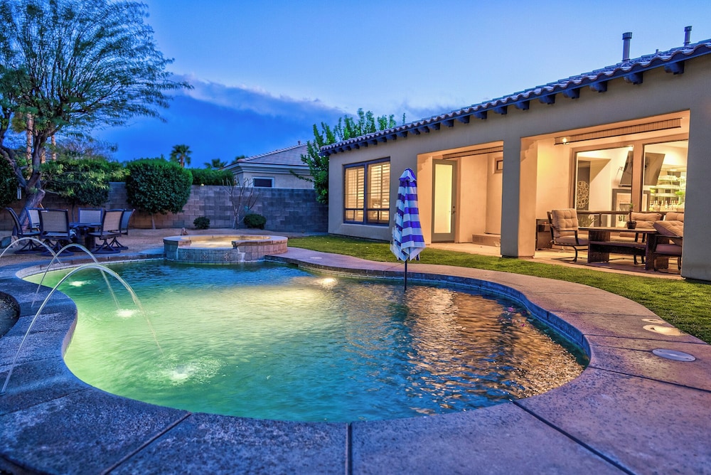 Luxury Resort Style Living w Pool & Jacuzzi - photo 33