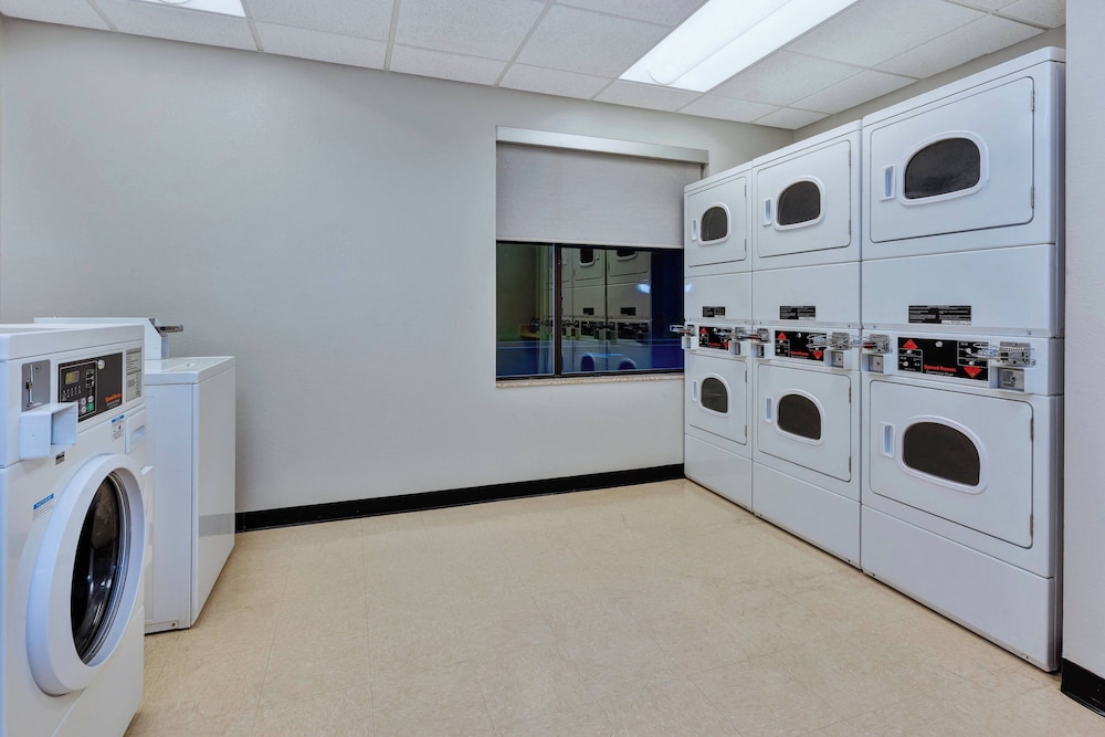 TownePlace Suites by Marriott Nashville Airport - photo 28