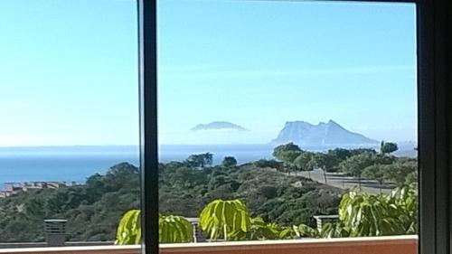 2055 Superb 2bedrooms apt Gibraltar and sea view — 4-Star Luxury Hotel in Manilva, Spain