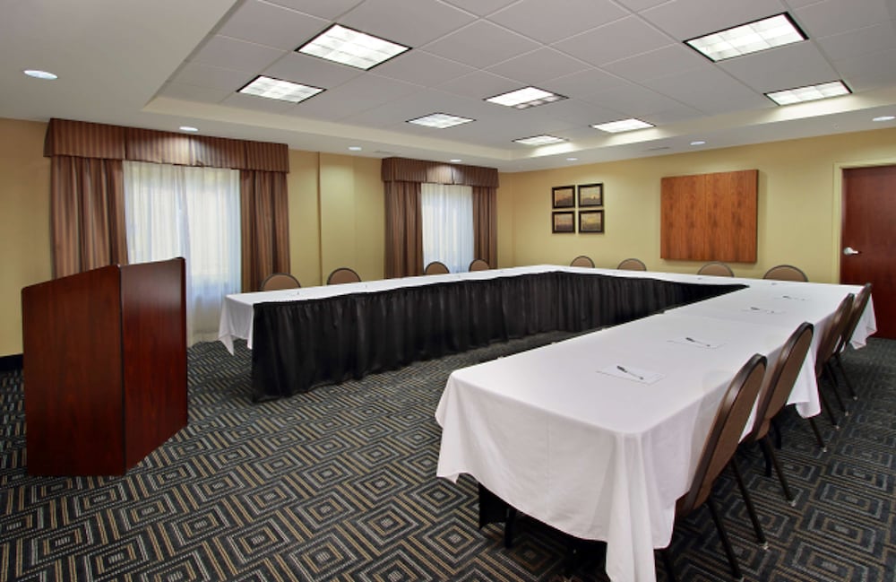 Hampton Inn Winfield - photo 32