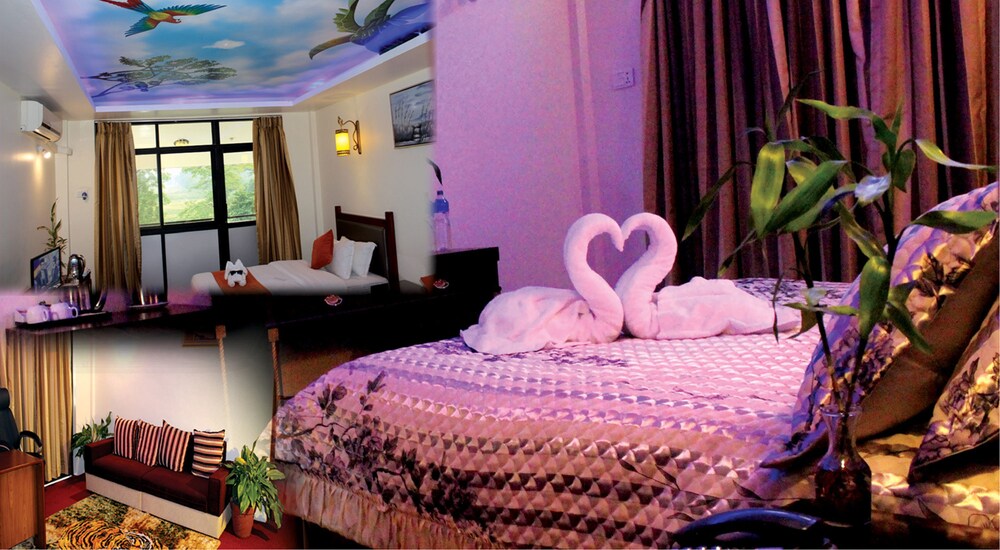 Hotel Jungle Crown in Bharatpur, Nepal
