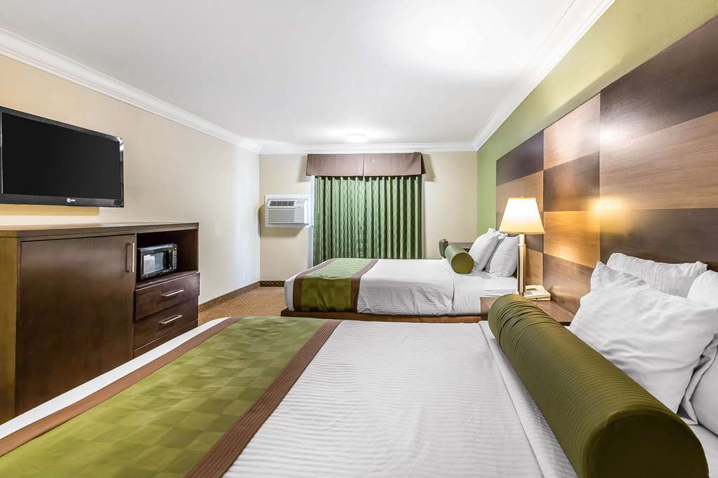 Rodeway Inn & Suites Canyon Lake Menifee West - photo 14