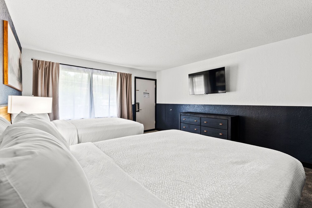 Tremont Lodge & Resort - photo 121
