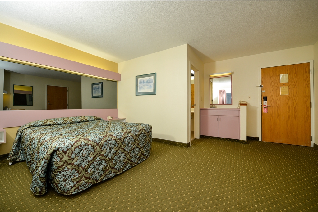 Americas Best Value Inn East Syracuse - photo 11