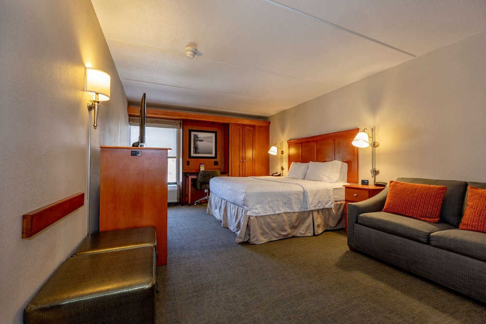 Hampton Inn Wheeling - photo 23