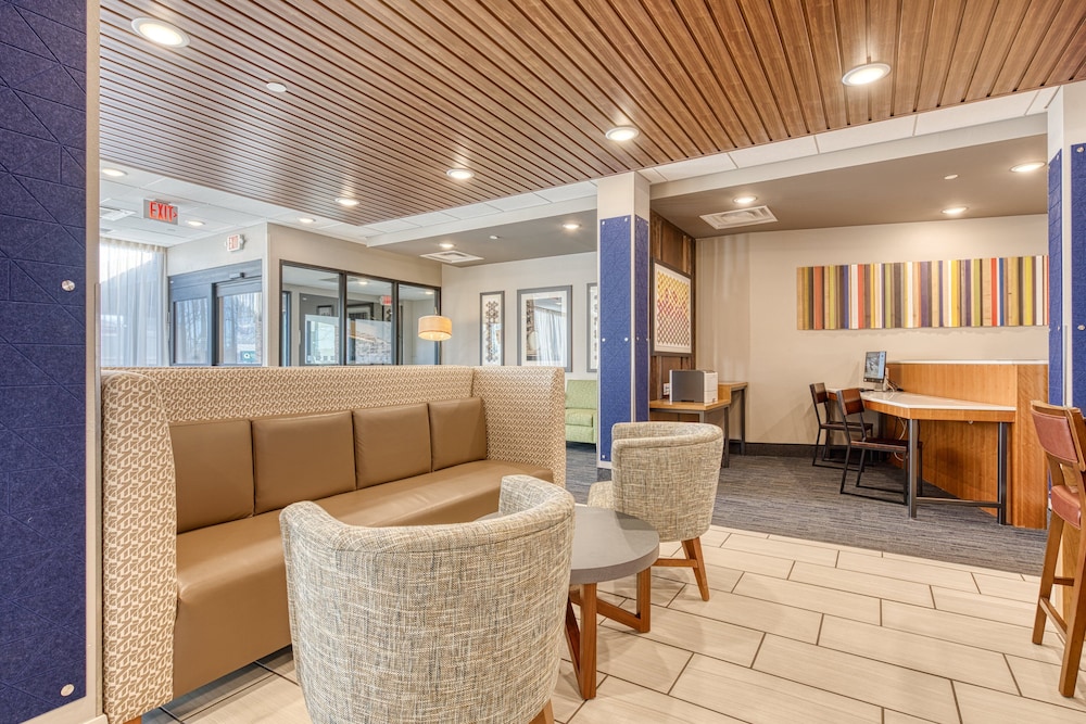 Holiday Inn Express & Suites Manitou Springs by IHG - photo 56