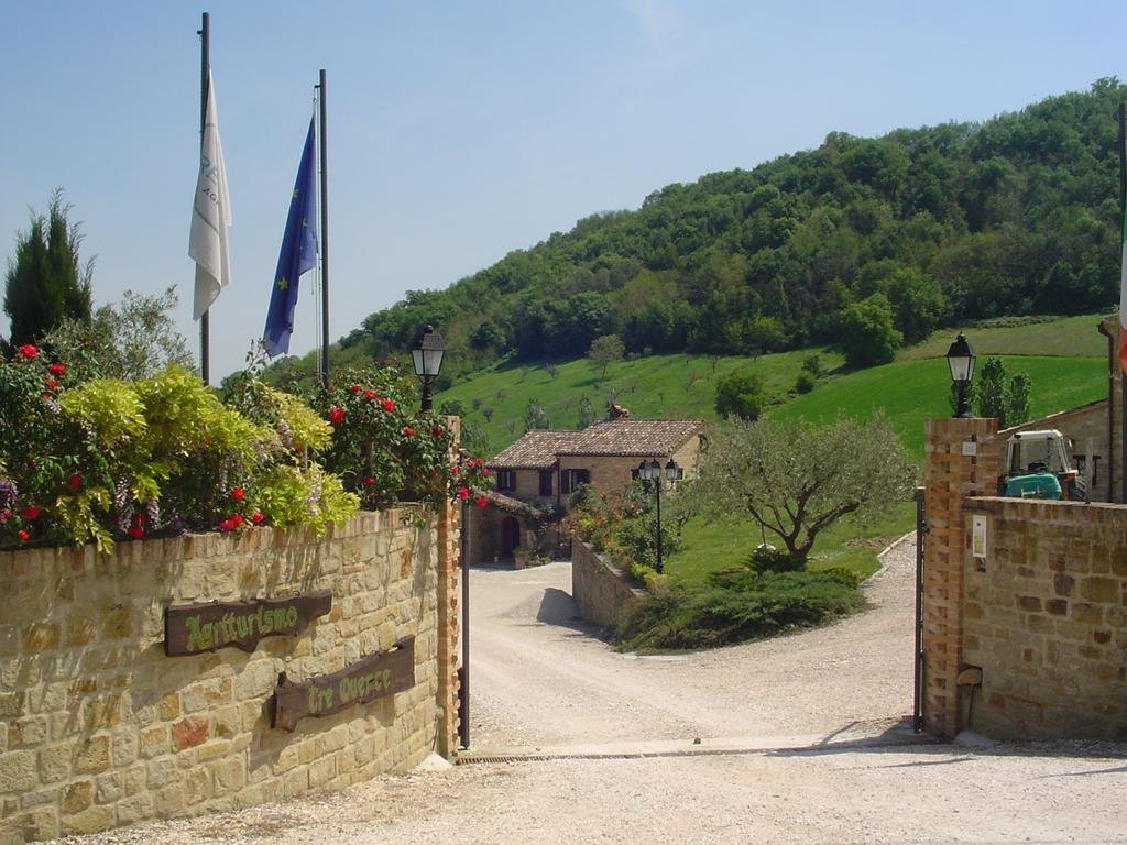 Agriturismo Tre Querce — 4-Star Luxury Hotel in Penna San Giovanni, Italy