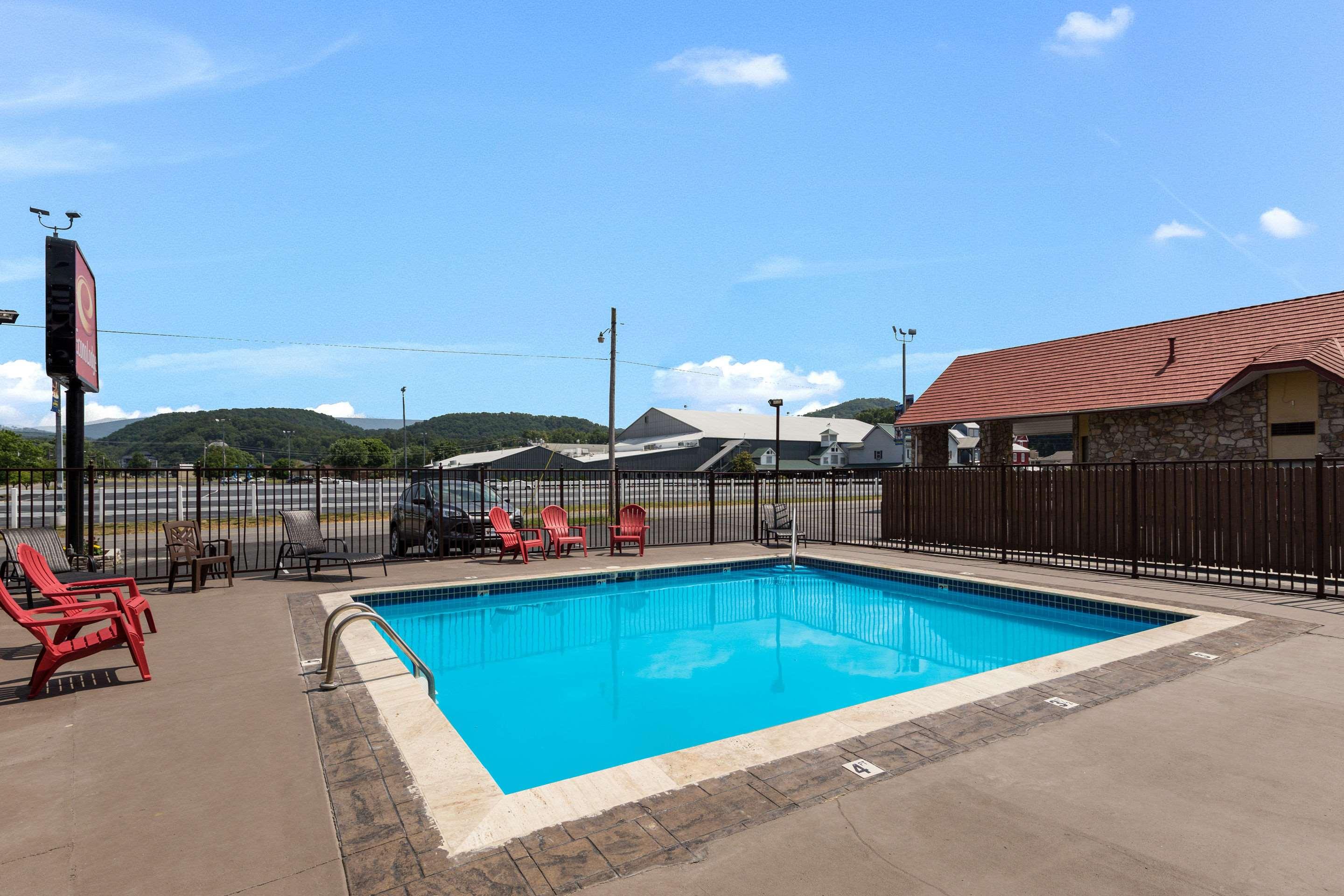 Econo Lodge Pigeon Forge TN - photo 23