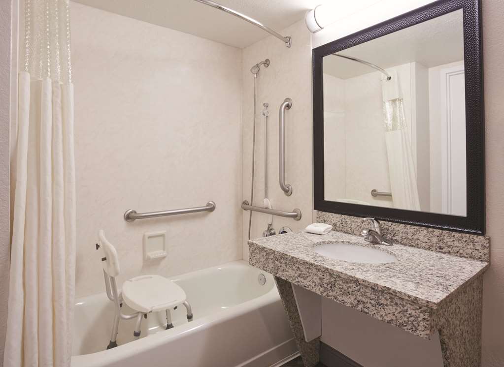 La Quinta Inn & Suites by Wyndham Minneapolis Bloomington W - photo 26