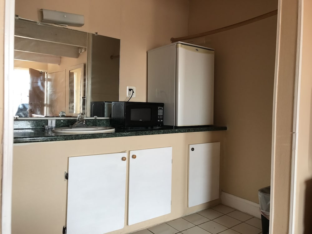 La Fontana Motel - photo 12