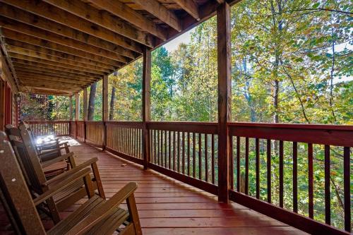 Kate's Cabin 3 min to Dollywood Cabin with Hot tub Game Room and Resort Pool - photo 15