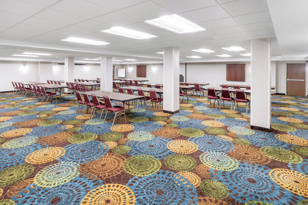 Holiday Inn Express Hotel & Suites Deadwood Gold Dust Casino - photo 50