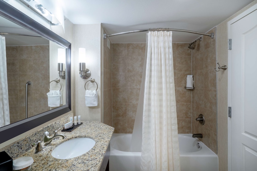 Embassy Suites by Hilton Nashville at Vanderbilt - photo 18