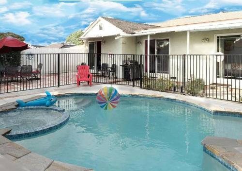 MagicwayVillas Mickey's Pool Club House Pool & Spa Walking to Disneyland — 4-Star Luxury Hotel in Anaheim, United States