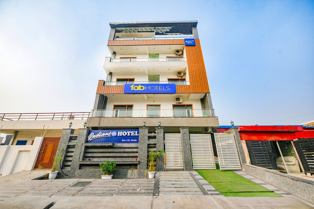 Fabhotel Radiant Blu - last minute hotel in Noida