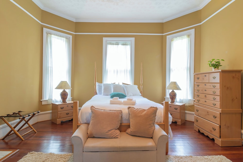 Goldfinch Mansion Historic Luxury on the Park - photo 6