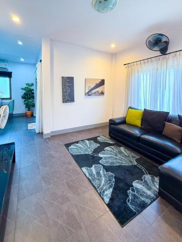 Tropical 2 Bedroom Pool House In Central Location — 4-Star Luxury Hotel in Hua Hin, Thailand