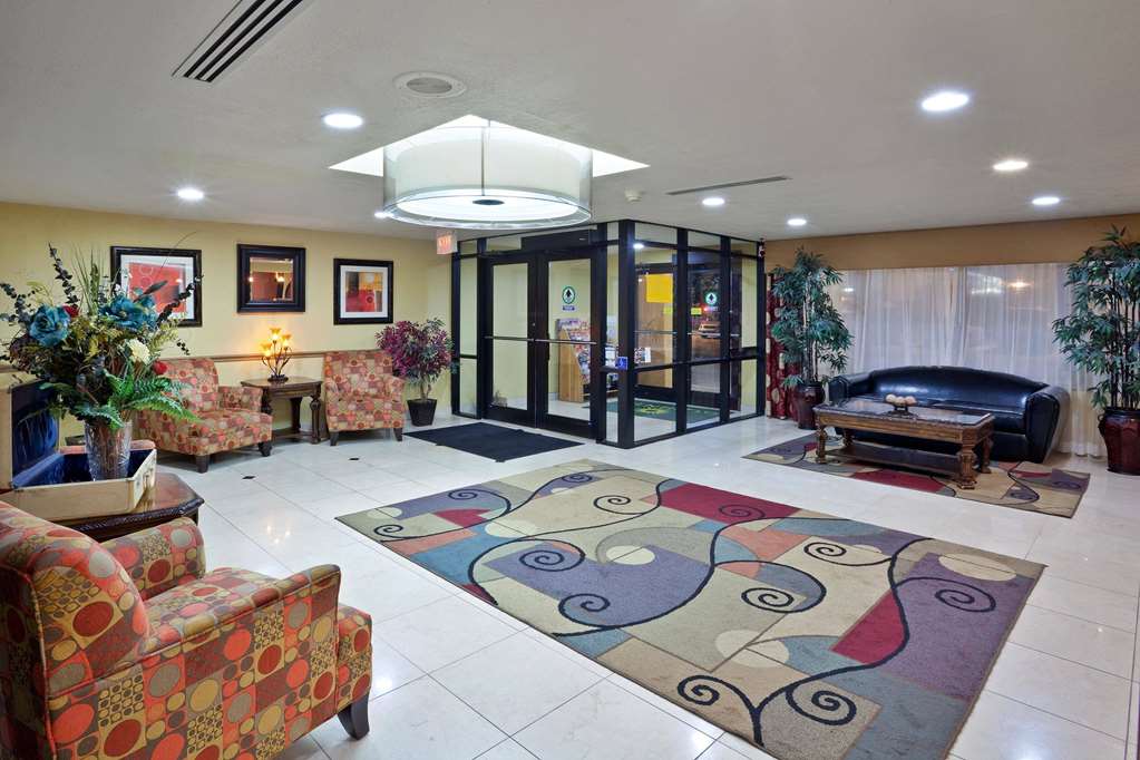 La Quinta Inn & Suites by Wyndham Salina - photo 6