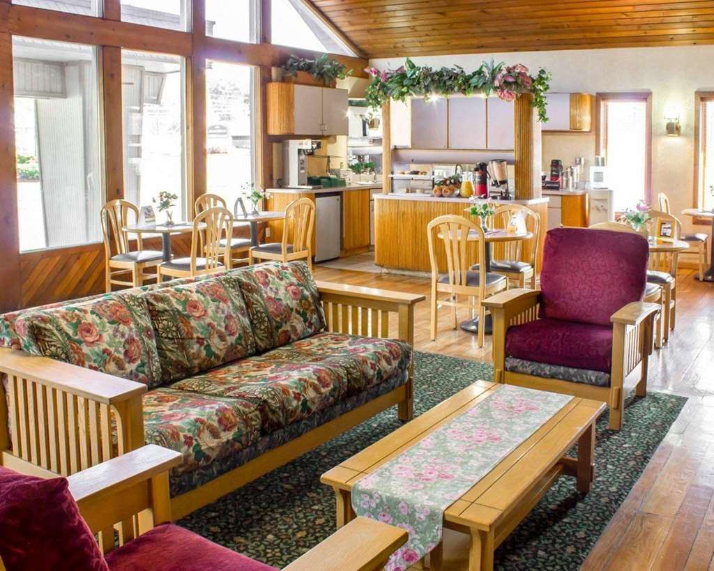 Econo Lodge Inn & Suites Colonie Center Mall - photo 26