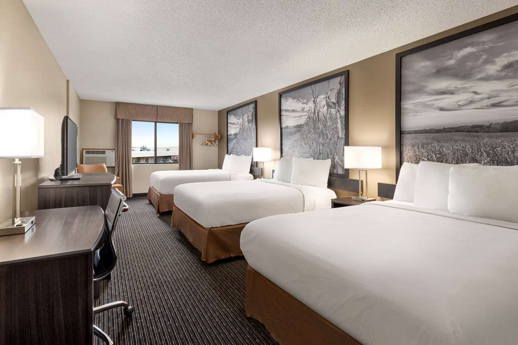 Super 8 by Wyndham Lincoln North - photo 31