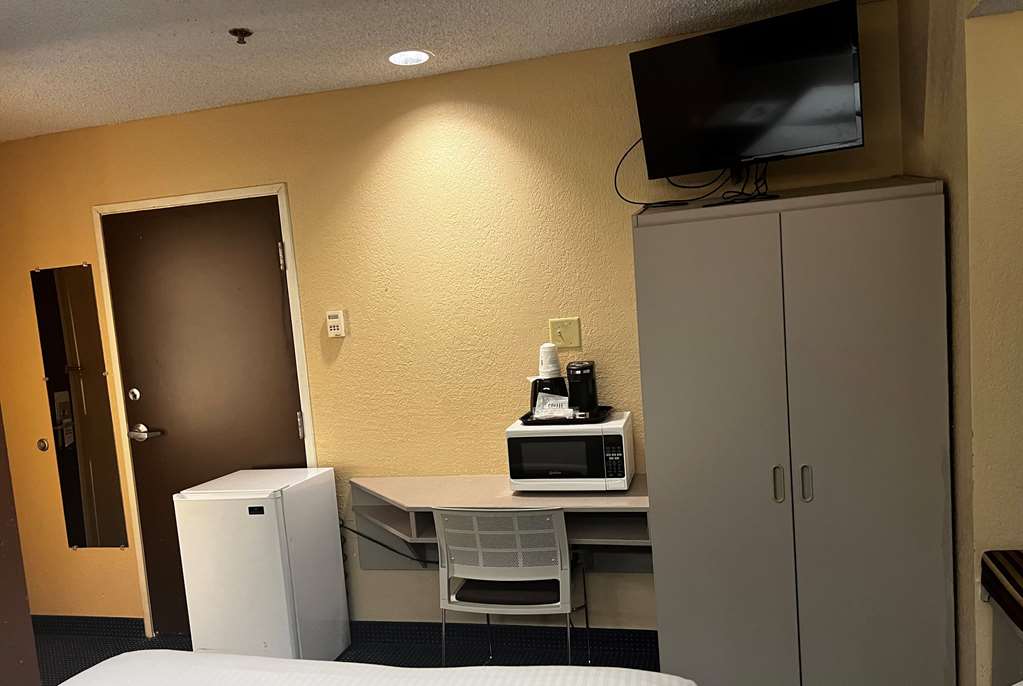 Microtel Inn & Suites by Wyndham Houston - photo 13