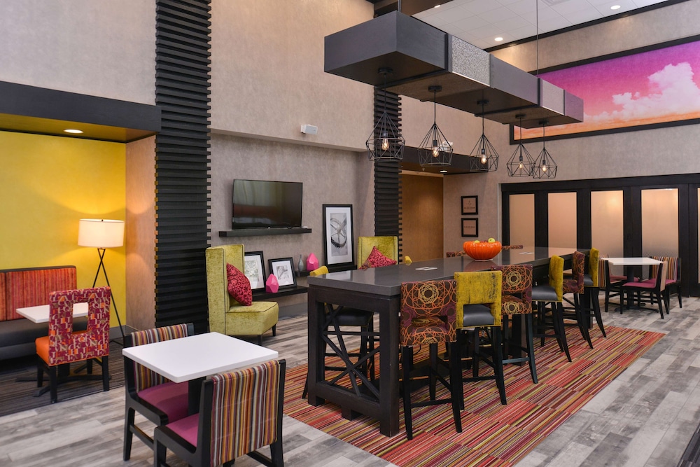 Hampton Inn & Suites Ames - photo 8