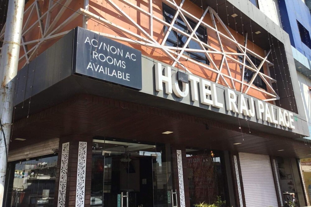 Hotel Raj Palace — hotel in Dhar