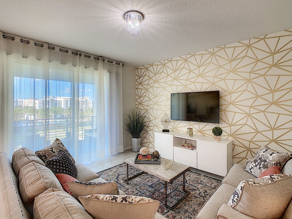 Modern Condo Near Disney Foosball Water Park — 4-Star Luxury Hotel in Kissimmee, United States