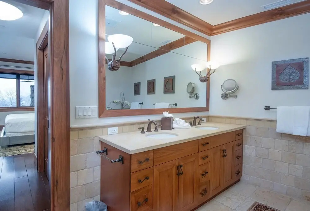 Hummingbird Lodge — 4-Star Luxury Hotel in Avon, United States
