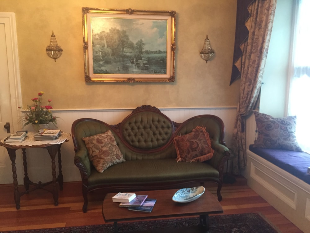 Weaverville Whitmore Inn - photo 44