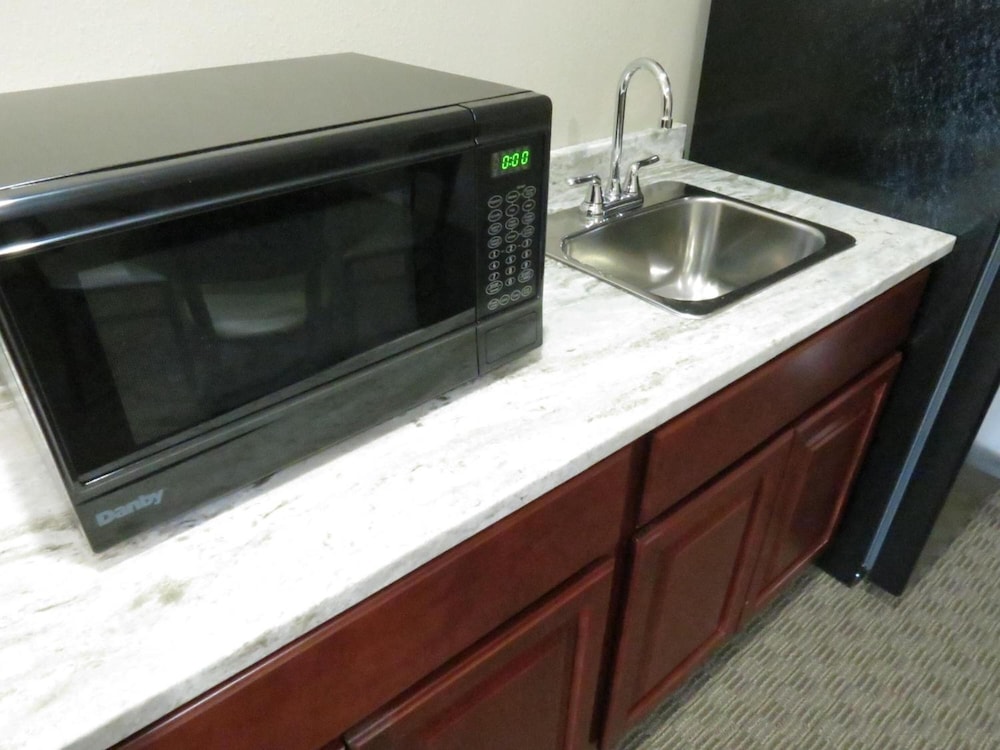 Edgewater Hotel - photo 10