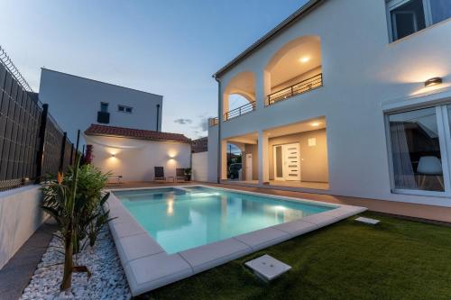 Bernie apartments with a pool — 4-Star Luxury Hotel in Zadar, Croatia