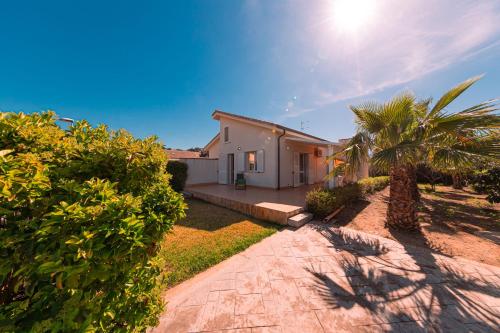 Villa Lia — 4-Star Luxury Hotel in Campofelice Di Roccella, Italy