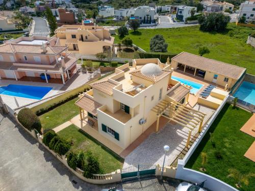 Villa Mar by Interhome — 4-Star Luxury Hotel in Armacao De Pera, Portugal