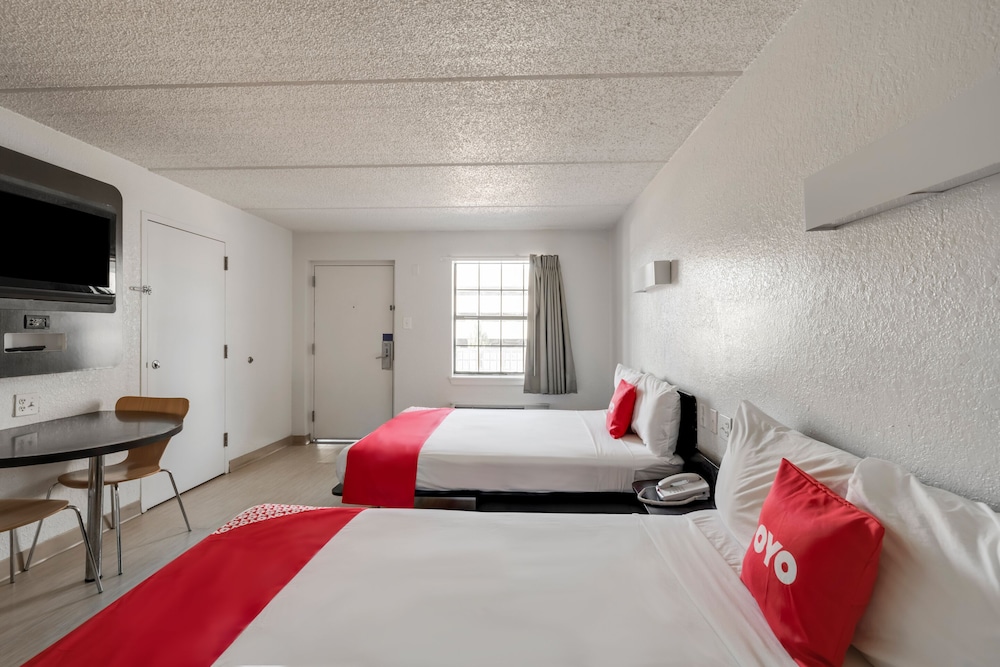 OYO Hotel Houston Katy Freeway - photo 10